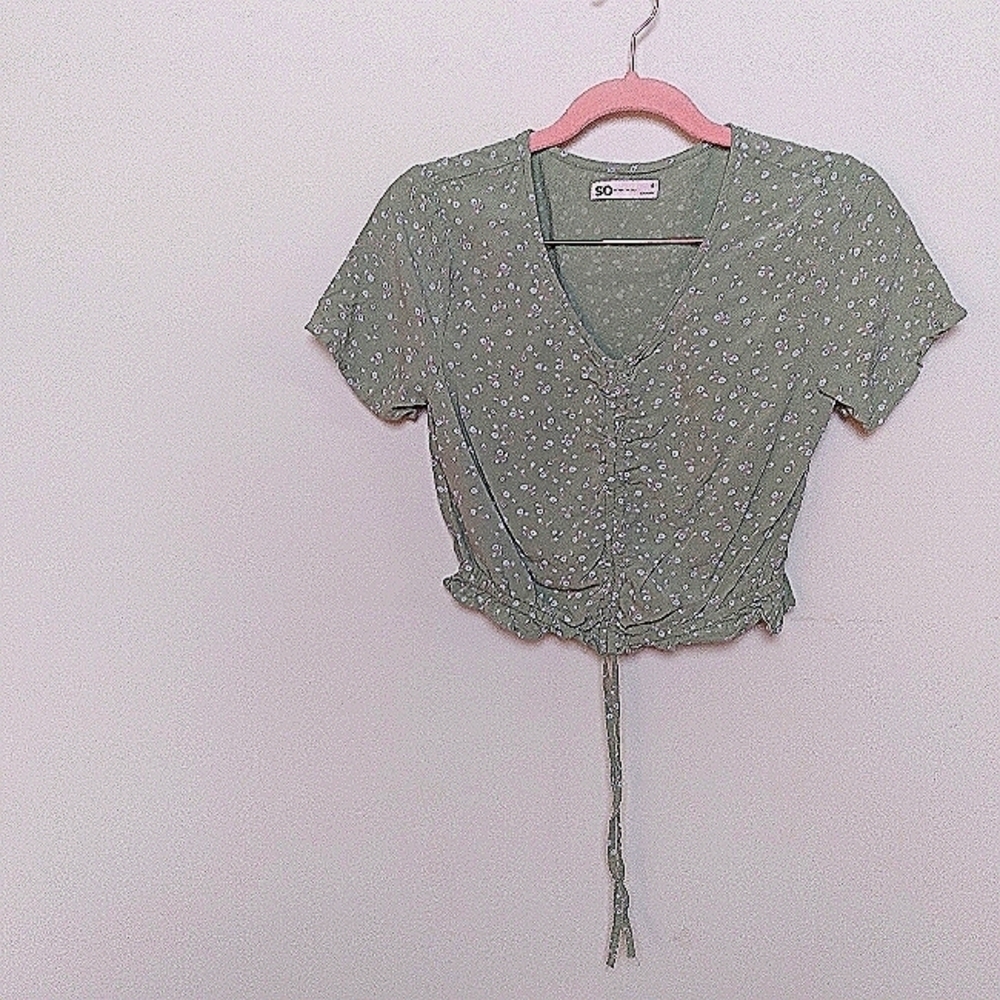 So Goods for Life Green and Blue Floral V Neck Cropped Blouse Size Small